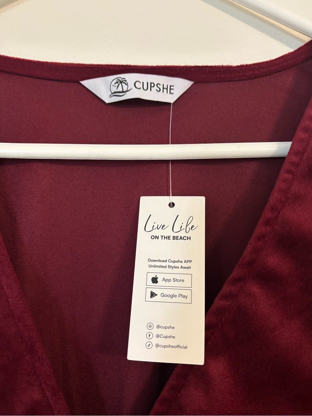 NWT Cupshe Bergundy Velvet Dress Size L Holiday Party - Picture 8 of 8